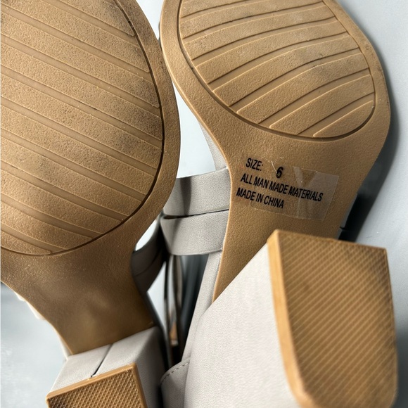 Charlotte Russe Gray Strappy Chunk Heel Open Toe Sandal Size 6 - Picture 11 of 14